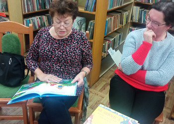Rodzinne czytanie w Filii bibliotecznej w Gorzycach