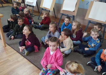 7 marca w bibliotece odbyły się zajęcia z dziećmi z przedszkola ,,U Boba” z grupy Jeżyki. 
