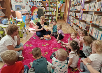 Dzisiaj, 15 maja naszymi gośćmi byli najmłodsi czytelnicy. Odwiedziły nas dzieci ze Żłobka Gminnego w Żnini