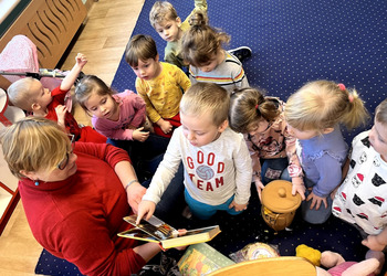 Dzień Kubusia Puchatka z żnińską biblioteką