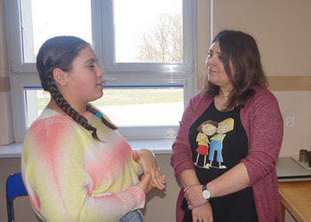 Monika Borkowska-Szmit wa spotkaniu z uczniami ze Szkoły Podstawowej nr 1 w Żninie