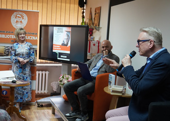 12 maja 2025 r. w ramach Tygodnia Bibliotek w naszej książnicy odbyło się spotkanie autorskie z Mariuszem Szczygłem
