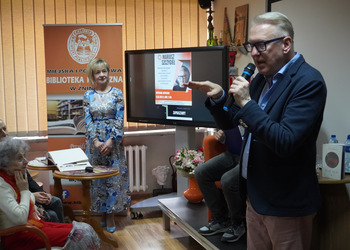 12 maja 2025 r. w ramach Tygodnia Bibliotek w naszej książnicy odbyło się spotkanie autorskie z Mariuszem Szczygłem