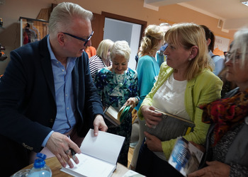 12 maja 2025 r. w ramach Tygodnia Bibliotek w naszej książnicy odbyło się spotkanie autorskie z Mariuszem Szczygłem