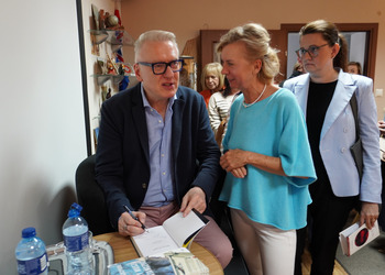 12 maja 2025 r. w ramach Tygodnia Bibliotek w naszej książnicy odbyło się spotkanie autorskie z Mariuszem Szczygłem