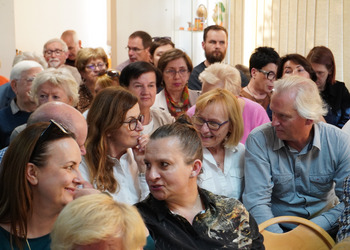 12 maja 2025 r. w ramach Tygodnia Bibliotek w naszej książnicy odbyło się spotkanie autorskie z Mariuszem Szczygłem