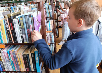 Lekcja biblioteczna dla uczniów Szkoły Podstawowej nr 2