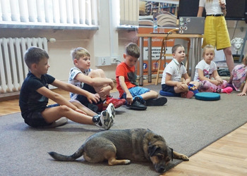 Spotkanie autorskie z Martą Maj i psem Preclem