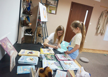 Spotkanie autorskie z Martą Maj i psem Preclem