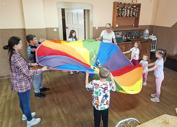 Wakacyjne zabawy i gry edukacyjne w filii w Gorzycach