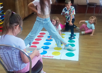 Wakacyjne zabawy i gry edukacyjne w filii w Gorzycach