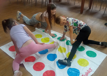 Wakacyjne zabawy i gry edukacyjne w filii w Gorzycach