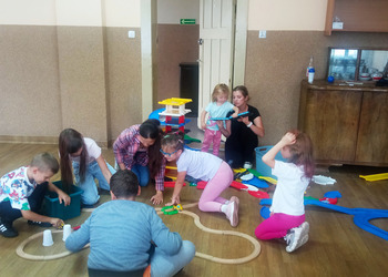 Wakacyjne zabawy i gry edukacyjne w filii w Gorzycach