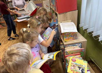 Dzisiaj (22 września) w murach naszej książnicy gościliśmy dzieci z Przedszkola nr 1 im. Marii Konopnickiej w Żninie z grupy Misie wraz ze swoimi nauczycielami