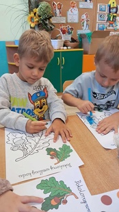 „Czwartkowe kolory jesieni w bibliotece”