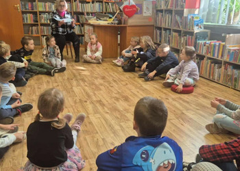 22 października w bibliotece gościliśmy przesympatycznych dzieci z Przedszkola nr 2 im. Jana Brzechwy w Żninie z grupy Sówki wraz z wychowawcami.  