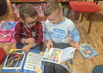 22 października w bibliotece gościliśmy przesympatycznych dzieci z Przedszkola nr 2 im. Jana Brzechwy w Żninie z grupy Sówki wraz z wychowawcami.  