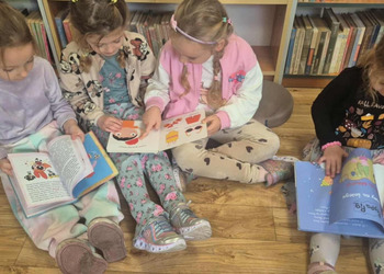 22 października w bibliotece gościliśmy przesympatycznych dzieci z Przedszkola nr 2 im. Jana Brzechwy w Żninie z grupy Sówki wraz z wychowawcami.  
