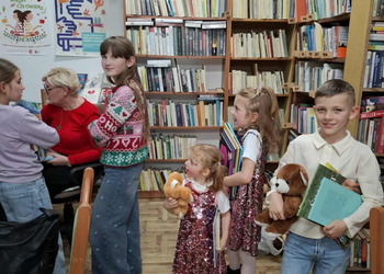 27 listopada 2025r. w filii bibliotecznej w Gorzycach po raz kolejny spotkaliśmy się na „Rodzinnym czytaniu” w ramach akcji czytelniczej „Gorzyce Czytają”.