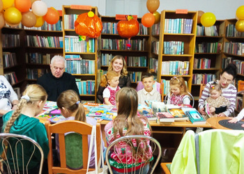 27 listopada 2025r. w filii bibliotecznej w Gorzycach po raz kolejny spotkaliśmy się na „Rodzinnym czytaniu” w ramach akcji czytelniczej „Gorzyce Czytają”.