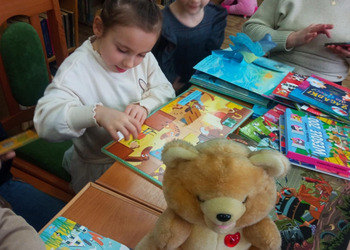 23.01.2026r.w filii w Gorzycach odbyła się lekcja biblioteczna pn. „W świecie książek dla dzieci”. 