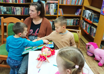 29 stycznia 2026r. w filii bibliotecznej w Gorzycach odbyła się kolejna zimowa edycja „Rodzinnego czytania” w ramach akcji „Gorzyce czytają”. 