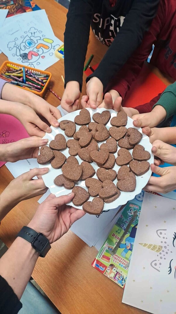 Walentynki - zajęcia plastyczne w Filii Bibliotecznej w Brzyskorzystewku