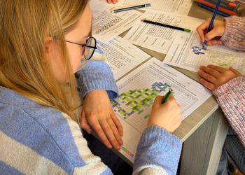 Ferie w bibliotece: Zakoduj obrazek - ćwiczenia z kodowania