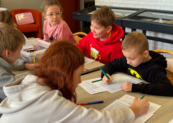 Ferie w bibliotece: Zakoduj obrazek - ćwiczenia z kodowania