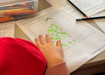 Ferie w bibliotece: Zakoduj obrazek - ćwiczenia z kodowania