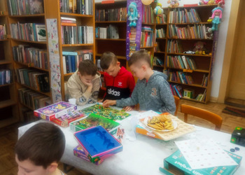 6 lutego 2026r. w filii bibliotecznej w Gorzycach zjawili się miłośnicy gier planszowych i puzzli oraz gotowania.  