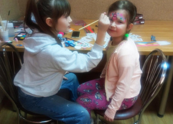 4 lutego 2026r. w filii bibliotecznej w Gorzycach zapanował niezwykły, karnawałowy nastrój.  