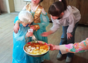 4 lutego 2026r. w filii bibliotecznej w Gorzycach zapanował niezwykły, karnawałowy nastrój.  