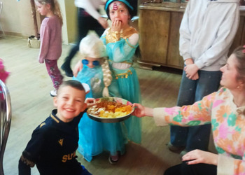 4 lutego 2026r. w filii bibliotecznej w Gorzycach zapanował niezwykły, karnawałowy nastrój.  