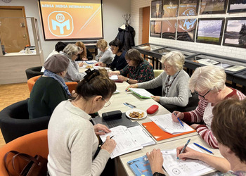 30 stycznia w naszej bibliotece odbyło się kolejne spotkanie dla seniorów „Główka pracuje”.