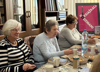 W zeszłym tygodniu, 24 lutego odbyło się spotkanie Dyskusyjnego Klubu Książki. Tym razem czytaliśmy „Mistrzynię szkła ”Tracy Chevalier.  
