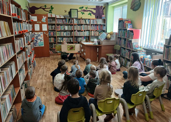 7 marca obchodzimy Międzynarodowy Dzień Teatru. Biblioteka również przyłączyła się i uczciła to święto.  