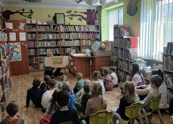 7 marca obchodzimy Międzynarodowy Dzień Teatru. Biblioteka również przyłączyła się i uczciła to święto.  