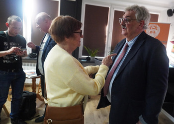 Tadeusz Osipowicz z Kabaretu TEY goscił w naszej bibliotece :: = usuń wszystkie Wybierz pliki