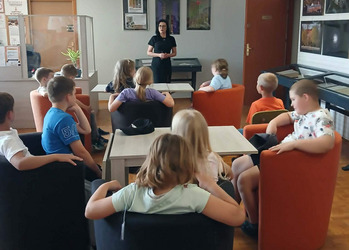 Lekcja biblioteczna dla uczniów Szkoły Podstawowej