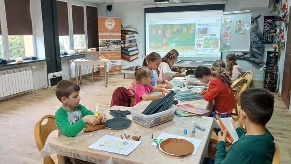 Wakacyjne zajęcia z cyklu „Literackie podróże na baśniowej chmurze”