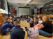 „Literackie podróże na baśniowej chmurze” z dziewczynką z zapałkami