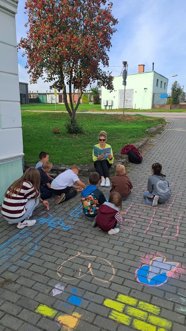 Zajęcia plastyczno-literackie w filii w Brzyskorzystewku